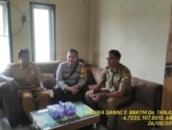 Bripka Dani Santika sambangi aparatur desa serta dumas keliling dalam rangka BEYOND TRUST PRESISI di wilayah Kec. Tanjungmedar