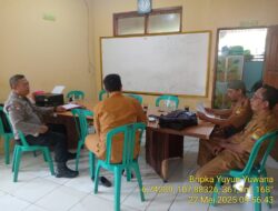 Bripka Yuyun Yuwana melaksanakan sambang/silatrahmi Kamtibmas dan dumas keliling dalam rangka BEYOND TRUST PRESISI di wilayah Kec. Tanjungmedar