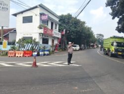 Antisipasi Rawan Kemacetan Unit Lantas Polsek Tomo Laksanakan Pengaturan Lalu-lintas Pagi Hari.