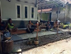 Silaturahmi Bhabinkamtibmas Desa Karyamukti Kepada Warga Binaan.