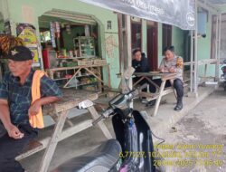 Aiptu Nana Sujana bersama Bripka Yuyun Yuwana sambangi warga masyarakat