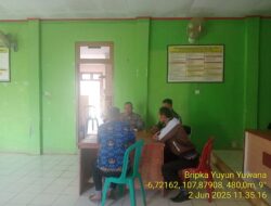 Bripka Yuyun Yuwana bersama Kopka Abdul Latief melaksanakan sambang/silatrahmi kamtibmas ke aparatur Desa binaan