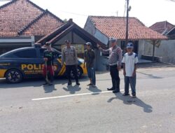Antisipasi Daerah Rawan Laka Panit Lantas Polsek Tomo Laksanakan Pengaturan Lalu-lintas.