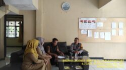 Bripka Dani Santika sambangi aparatur desa serta dumas keliling dalam rangka BEYOND TRUST PRESISI di wilayah Kec. Tanjungmedar