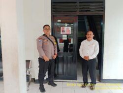 Bhabinkamtibmas Desa Sukamukti Sosialisasikan Layanan Kepolisian 110 Bebas Pulsa kepada Warga dan aparatur desa 