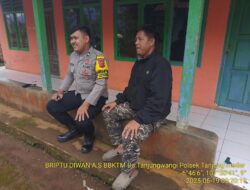 Briptu Diwan Ahmad melaksanakan sambang/silatrahmi Kamtibmas dan dumas keliling dalam rangka BEYOND TRUST PRESISI di wilayah Kec. Tanjungmedar
