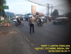 WUJUD PELAYANAN PRIMA KEPADA MASYARAKAT, POLSEK CIMALAKA RUTIN MELAKUKAN PENGATURAN ARUS LALU LINTAS