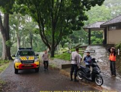 Kapolsek Sukasari Beserta Anggota Unit Samapta Memberikan Himbauan Kamtibmas Sebagai Langkah Preventif demi Situasi terciptanya situasi yang kondusif