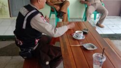 Bhabinkamtibmas desa Galudra kecamatan cimalaka rutin menjalin komunikasi dengan masyarakat