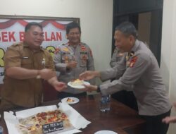 Edi Gunawan Sekcam Kecamatan Babelan Bersama Staf Mendatangi Mapolsek Babelan Dalam Rangka Memperingati HUT Bhayangkara ke-79 