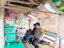 Aipda Agus Sukmana melaksanakan sambang/silatrahmi kamtibmas ke warga masyarakat 
