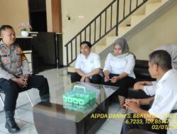 Aipda Dani Santika sambangi aparatur desa serta dumas keliling dalam rangka BEYOND TRUST PRESISI di wilayah Kec. Tanjungmedar