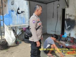 Aipda Dani Santika melaksanakan sambang/silatrahmi Kamtibmas dan dumas keliling dalam rangka BEYOND TRUST PRESISI di wilayah Kec. Tanjungmedar
