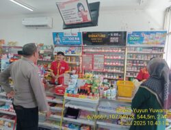 Aiptu Nana Sujana bersama Bripka Yuyun Yuwana melaksanakan sambang/silatrahmi Kamtibmas dan dumas keliling dalam rangka BEYOND TRUST PRESISI