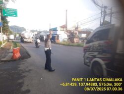 Wujud Pelayanan Prima kepada masyarakat ,polsek cimalaka rutin melakukan pengaturan lalu lintas