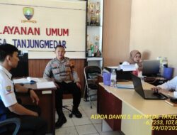 Aipda Dani Santika sambangi aparatur desa serta dumas keliling dalam rangka BEYOND TRUST PRESISI di wilayah Kec. Tanjungmedar