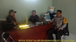 Bhabinkamtibmas desa galudra kecamatan cimalaka rutin menjalin komunikasi dengan masyarakat