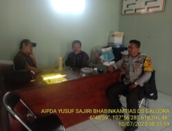 Bhabinkamtibmas desa galudra kecamatan cimalaka rutin menjalin komunikasi dengan masyarakat