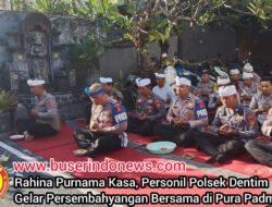 Rahina Purnama Kasa, Personil Polsek Dentim Gelar Persembahyangan Bersama di Pura Padmasana