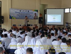 Polsek Sukasari Polres Sumedang Berikan Penyuluhan Kenakalan Remaja dan Penyalah gunaan narkoba dalam Rangka MPLS di SMK Negeri Sukasari Sumedang