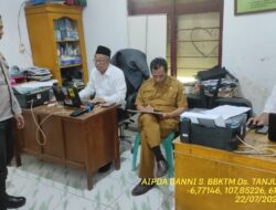 Aipda Dani Santika sambangi aparatur desa serta dumas keliling dalam rangka BEYOND TRUST PRESISI di wilayah Kec. Tanjungmedar