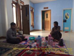 Briptu Diwan Ahmad melaksanakan sambang/silatrahmi Kamtibmas dan dumas keliling dalam rangka BEYOND TRUST PRESISI di wilayah Kec. Tanjungmedar