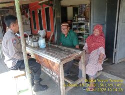 Aiptu Nana Sujana bersama Bripka Yuyun Yuwana sambangi warga masyarakat