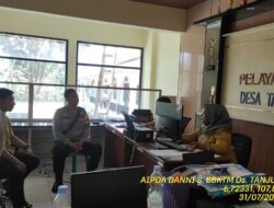 Aipda Dani Santika melaksanakan sambang/silatrahmi Kamtibmas ke aparatur Desa