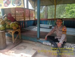 Aiptu Nana Sujana bersama Bripka Yuyun Yuwana sambangi warga masyarakat