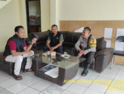 Aipda Dani Santika sambangi aparatur desa serta dumas keliling dalam rangka BEYOND TRUST PRESISI di wilayah Kec. Tanjungmedar
