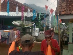Bhabinkamtibmas Desa Wargaluyu Monitoring Kegiatan Pengaspalan Jalan di Gang Madrasah