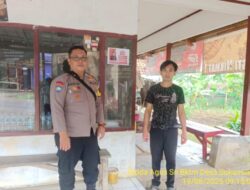 Bhabinkamtibmas Desa Sukamukti Sosialisasikan Layanan Kepolisian 110 Bebas Pulsa kepada Warga