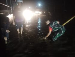 Basah Kuyup malam Hari Tak Jadi Halangan, Babinsa Pastikan Jalan Kembali Lancar