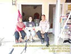 Bhabinkamtibmas Desa Ciberem Kulon Kecamatan Cimalaka rutin menjalin komunikasi dengan masyarakat
