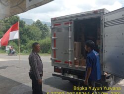 Bripka Yuyun Yuwana melaksanakan sambang/silatrahmi Kamtibmas dan dumas keliling dalam rangka BEYOND TRUST PRESISI