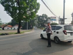 Wujud Pelayanan Prima Kepada Masyarakat Polsek Tomo Rutin Malaksanakan Pengaturan Lalu – Lintas