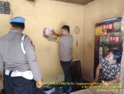 Anggota Polsek Tanjungmedar Sosialisasikan Layanan Kepolisian 110 Bebas Pulsa kepada Warga