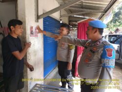Anggota Polsek Tanjungmedar Sosialisasikan Layanan Kepolisian 110 Bebas Pulsa kepada Warga