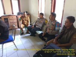 Briptu Diwan Ahmad melaksanakan sambang/silatrahmi Kamtibmas dan dumas keliling dalam rangka BEYOND TRUST PRESISI di wilayah Kec. Tanjungmedar