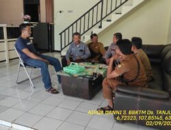 Aipda Dani Santika sambangi aparatur desa serta dumas keliling dalam rangka BEYOND TRUST PRESISI di wilayah Kec. Tanjungmedar