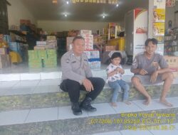 Aiptu Nana Sujana bersama Bripka Yuyun Yuwana sambangi warga masyarakat
