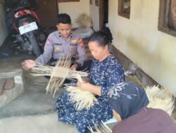 Bhabinkamtibmas Desa Genteng Melaksanakan Giat Sambang Dan Silaturahmi Kepada Warga masyarakat