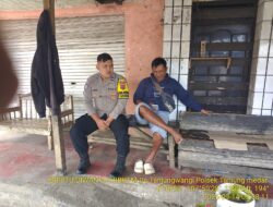 Briptu Diwan Ahmad melaksanakan sambang/silatrahmi Kamtibmas dan dumas keliling dalam rangka BEYOND TRUST PRESISI di wilayah Kec. Tanjungmedar