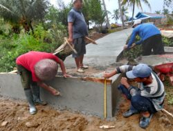 Pemdes Bandung Agung Melaksanakan Kegiatan Pembangunan Jalan Rabat Beton