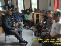 Aipda Dani Santika sambangi aparatur desa serta dumas keliling dalam rangka BEYOND TRUST PRESISI di wilayah Kec. Tanjungmedar