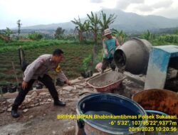 Bhabinkamtibmas Desa Sukarapih Melaksanakan Giat Sambang Dan Silaturahmi Kepada Warga masyarakat.Sekaligus melaksanakan kegiatan gotong royong