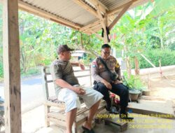 Bhabinkamtibmas Desa Sukamukti Aipda Agus Sukmana melaksanakan giat Sambang/ silaturahmi kamtibmas ke warga masyarakat
