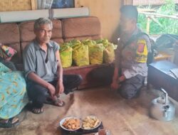 Bhabinkamtibmas Desa Genteng Melaksanakan Giat Sambang Dan Silaturahmi Kepada Warga masyarakat