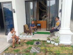 Aipda Agus Sukmana bersama Kanit Intel Aipda Oman melaksanakan giat Sambang/ silaturahmi kamtibmas ke warga masyarakat.