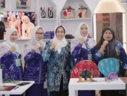Tenun Pagatan dan Sasirangan Warnai Stand Tanah Bumbu di Bamara Fair 2025 Hari jadi Kota Banjarmasin ke-499.